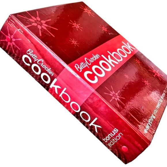 Betty Crocker Spiral-Bound Hardcover Classic Cookbook Recipe Book. Kitchen. Home - Picture 2 of 6